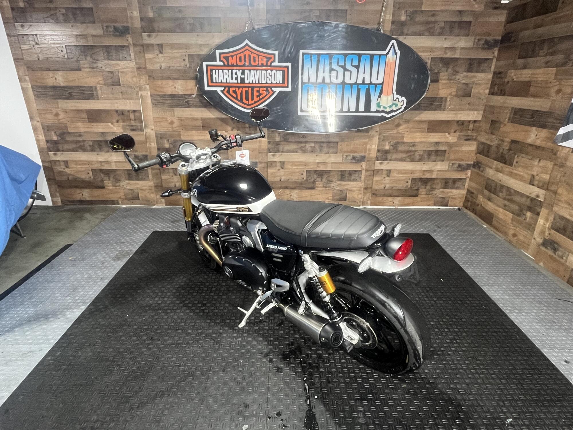 2025 Triumph Speed Twin 1200 RS Sapphire Black, photo 6
