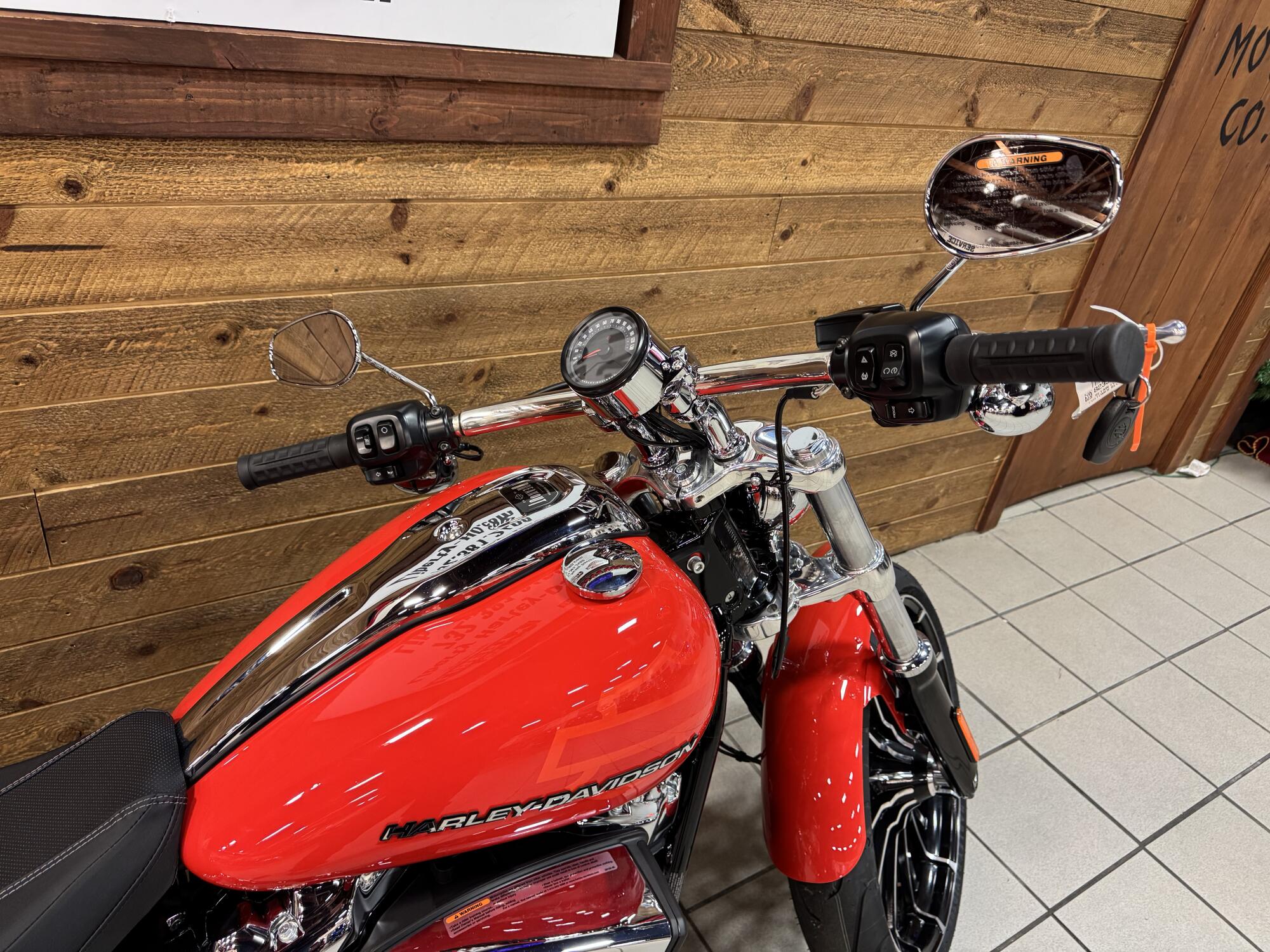 2026 Harley-Davidson® Breakout® Blood Orange Chrome Trim FXBR, photo 7