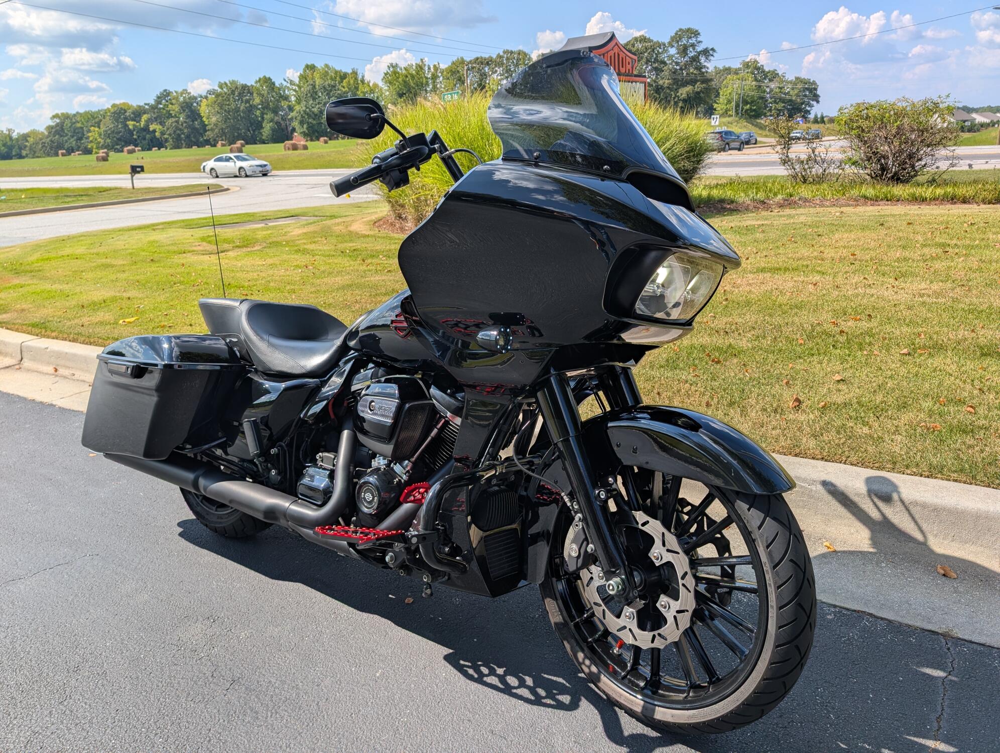 2018 Harley-Davidson® Road Glide® Special Vivid Black, photo 2