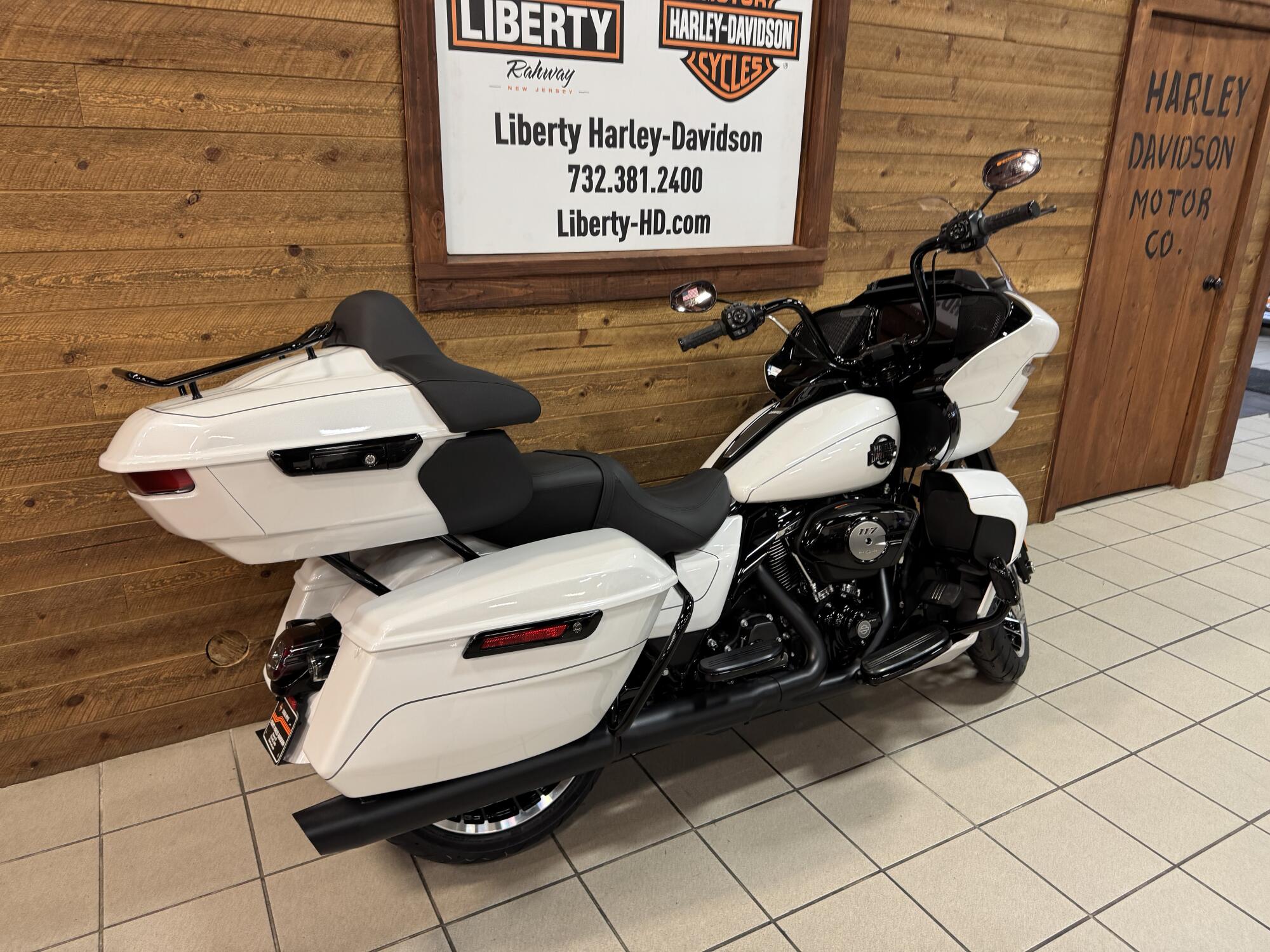 2026 Harley-Davidson® Road Glide Limited White Onyx Pearl Black Trim FLTRXL, photo 8
