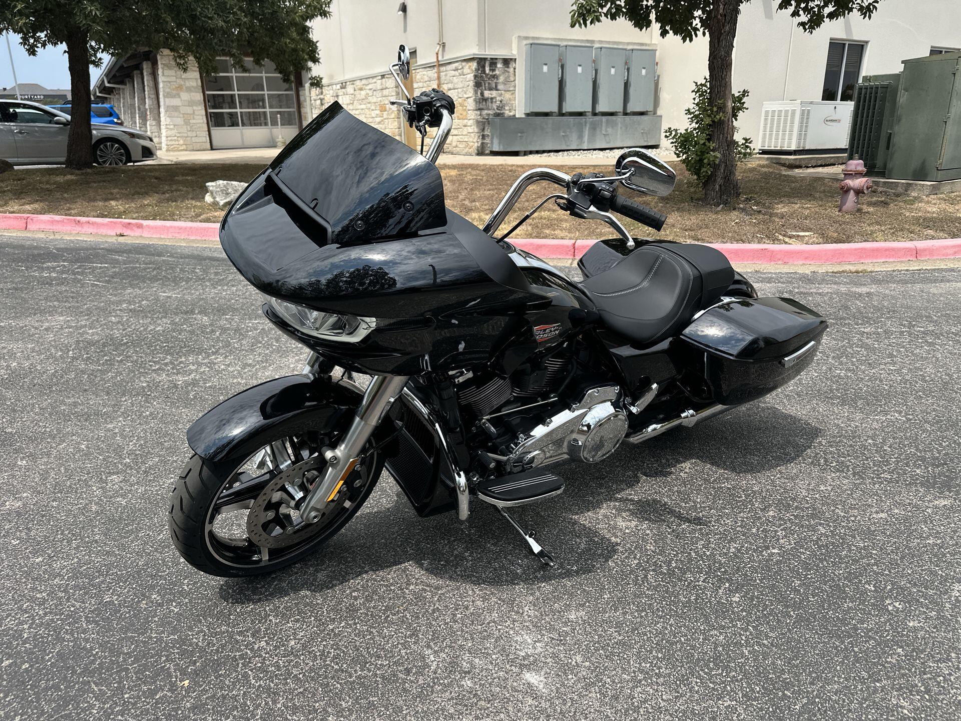 2026 Harley-Davidson® Road Glide® FLTRX, photo 6