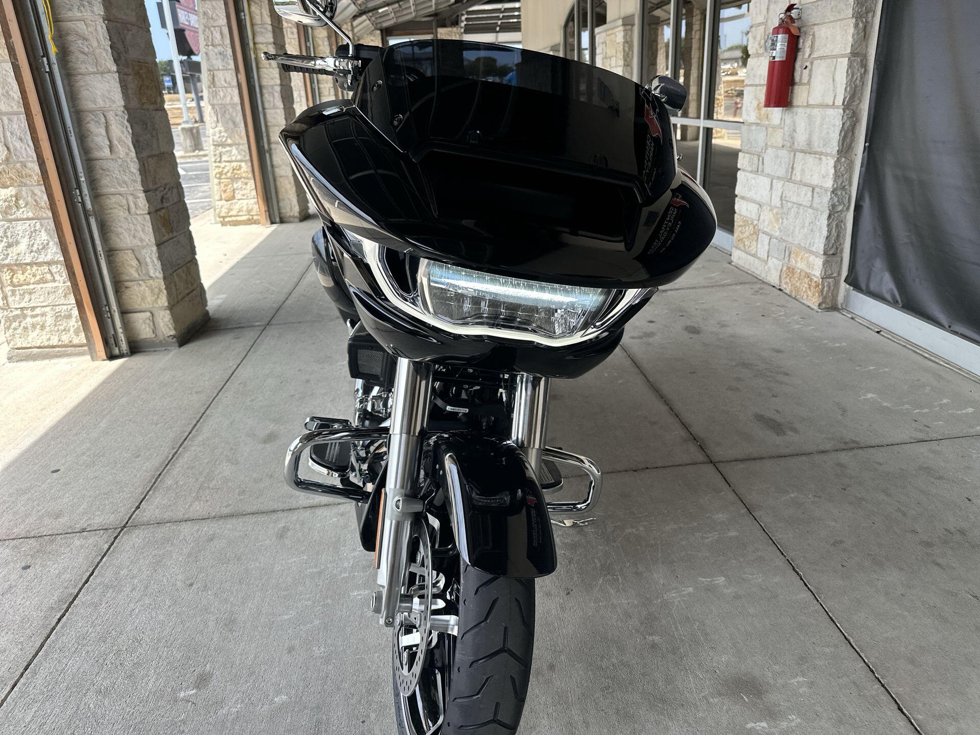2026 Harley-Davidson® Road Glide® FLTRX, photo 11