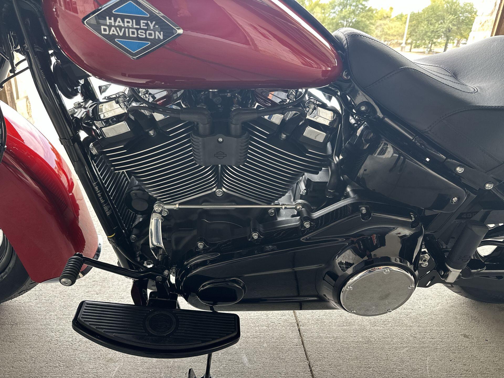 2026 Harley-Davidson® Heritage Classic® FLHC, photo 13