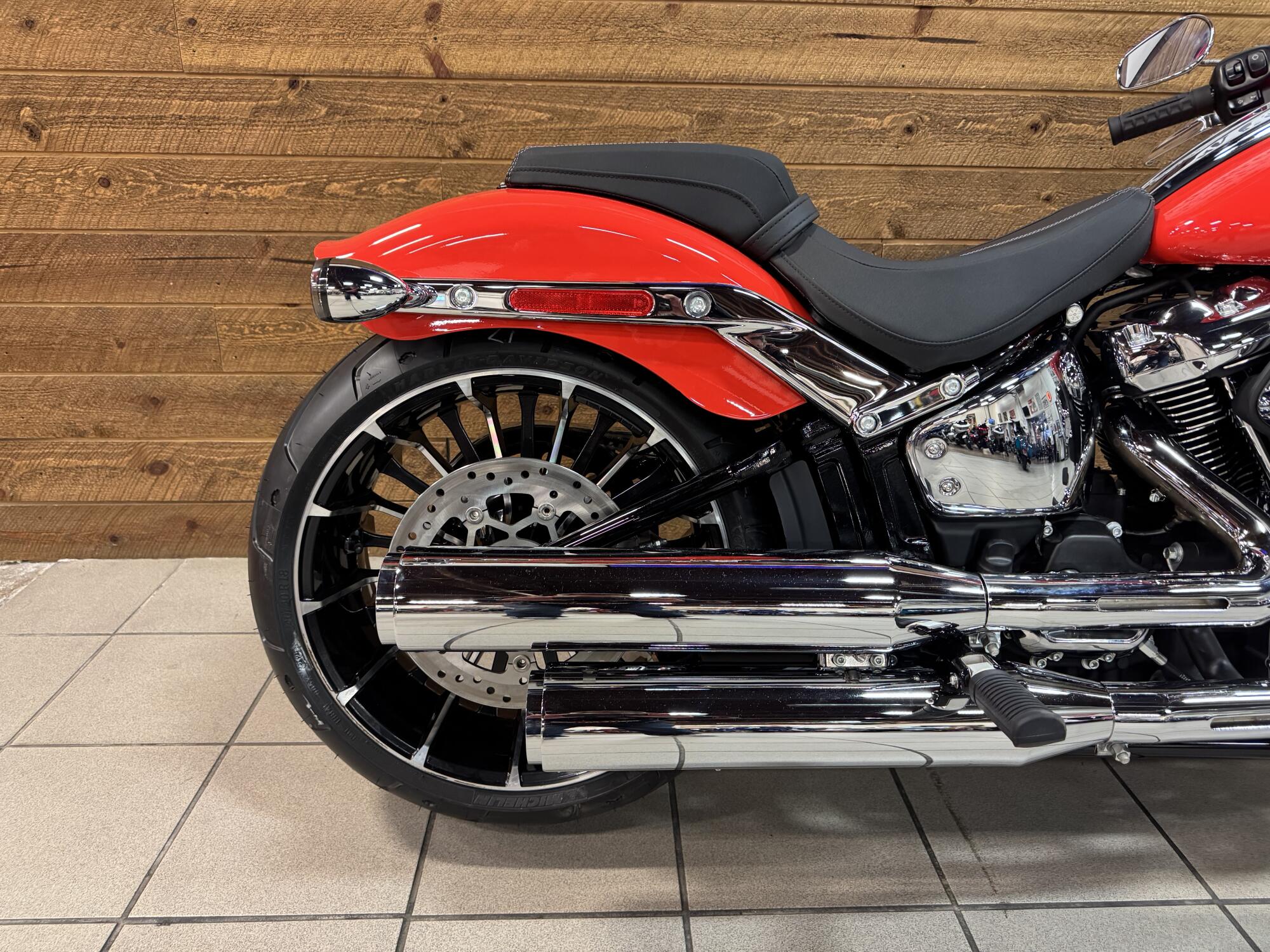 2026 Harley-Davidson® Breakout® Blood Orange Chrome Trim FXBR, photo 6