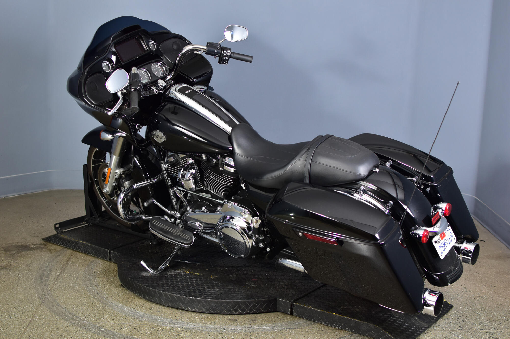 2021 Harley-Davidson® Road Glide® Special Vivid Black, photo 6