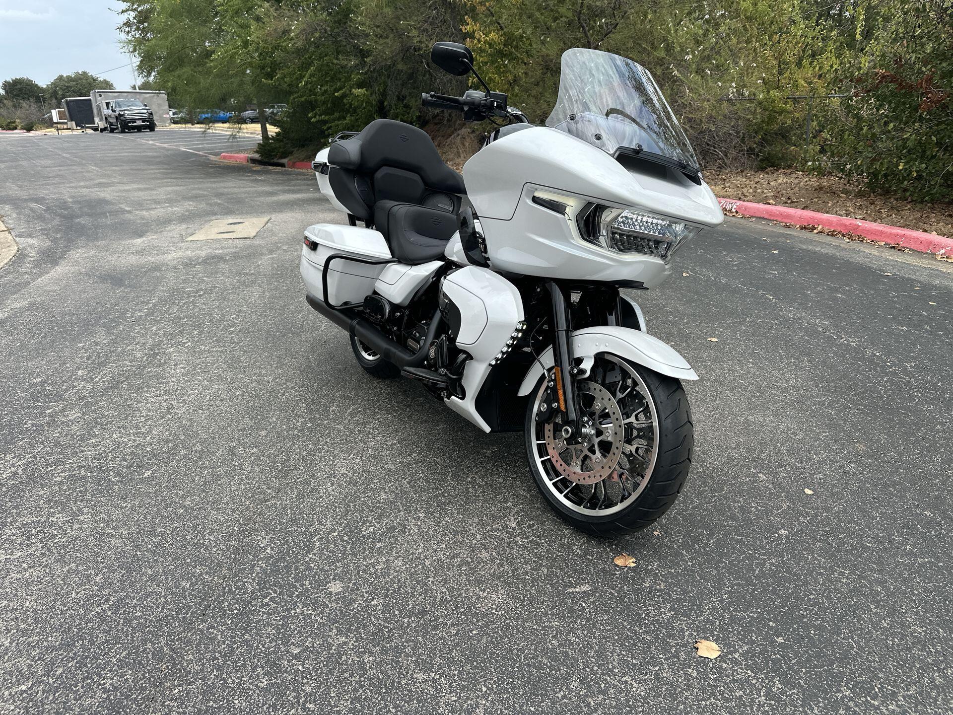 2026 Harley-Davidson® Road Glide Limited FLTRXL, photo 4