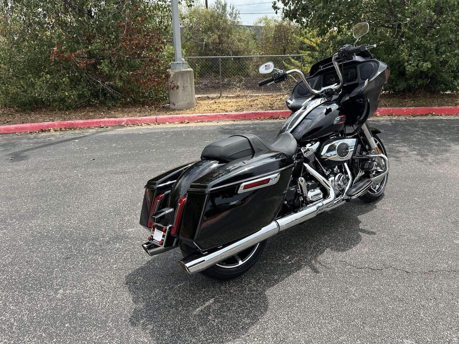 2026 Harley-Davidson® Road Glide® FLTRX, photo 10