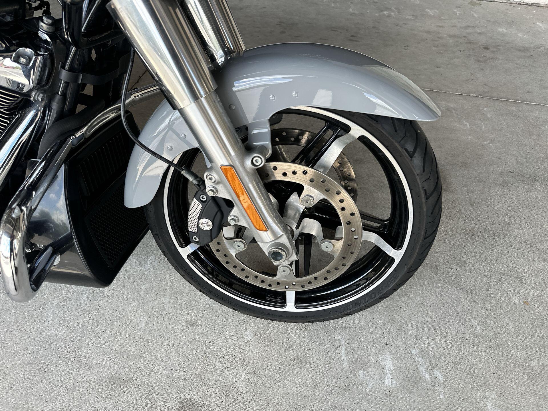 2025 Harley-Davidson® Road Glide™ FLTRX, photo 12