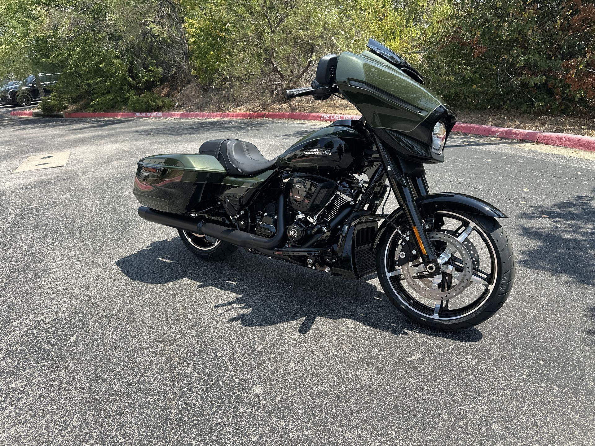 2026 Harley-Davidson® Street Glide® FLHX, photo 3