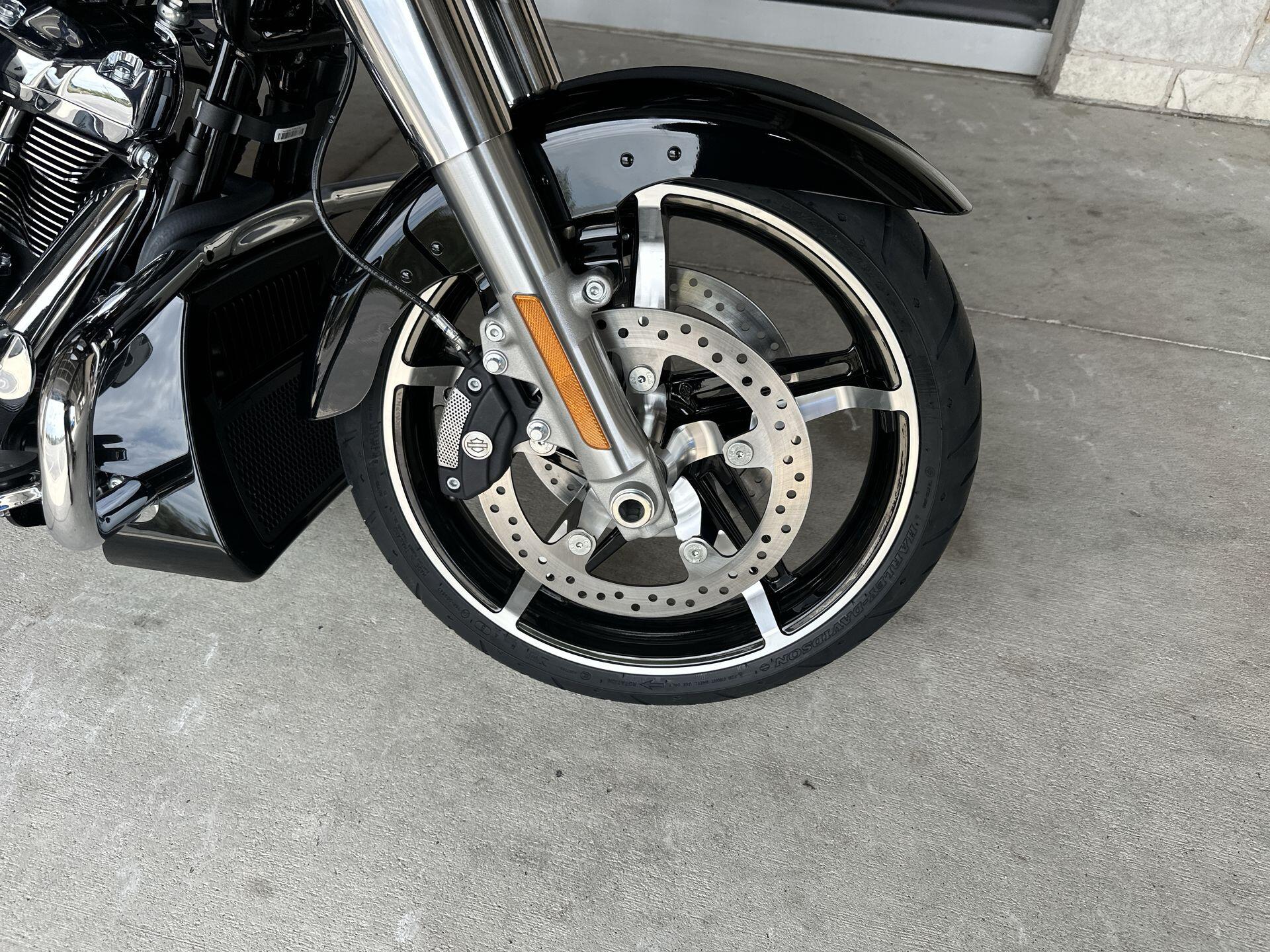 2026 Harley-Davidson® Road Glide® FLTRX, photo 12