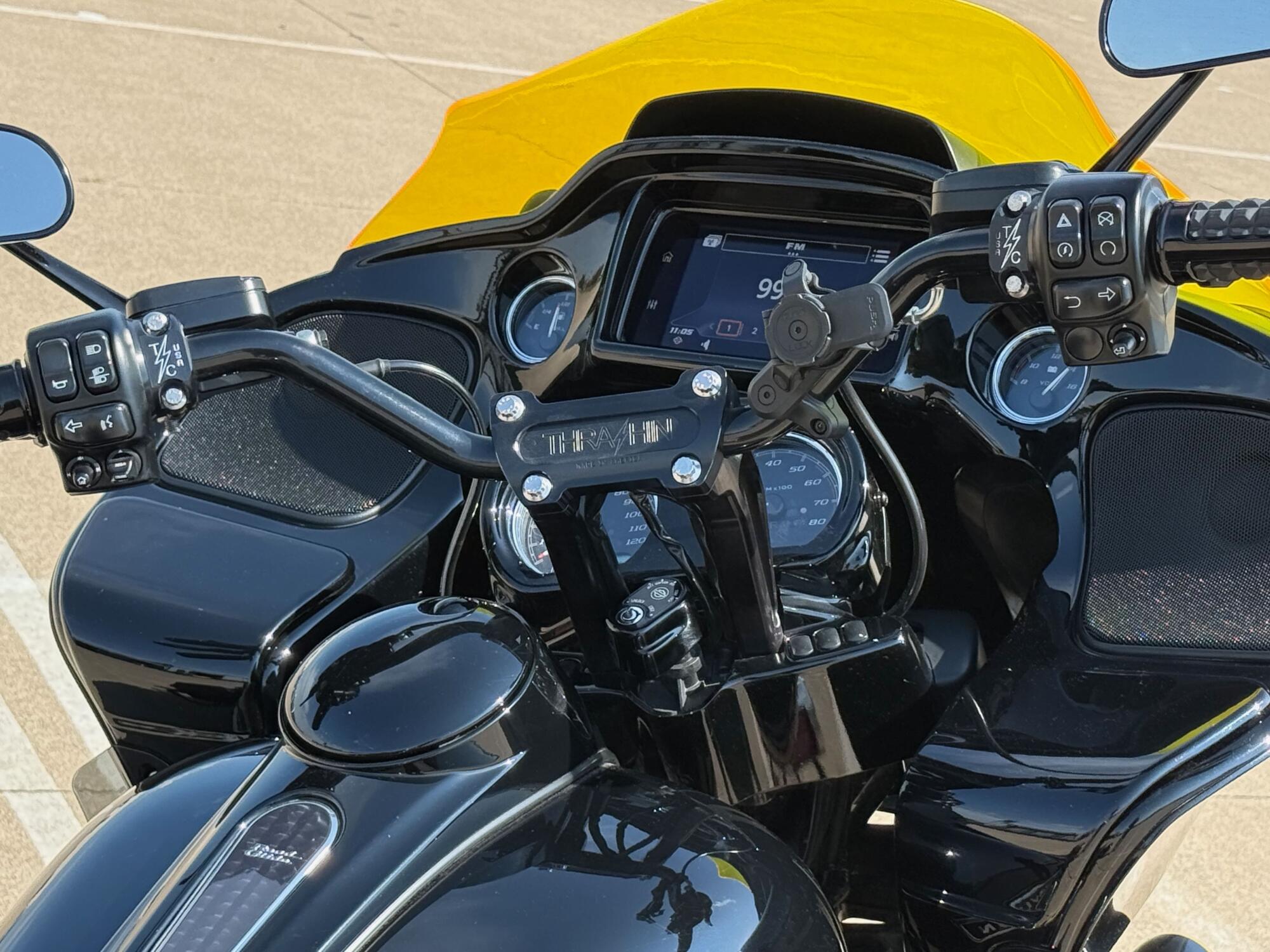 2020 Harley-Davidson® Road Glide® Special Vivid Black, photo 10