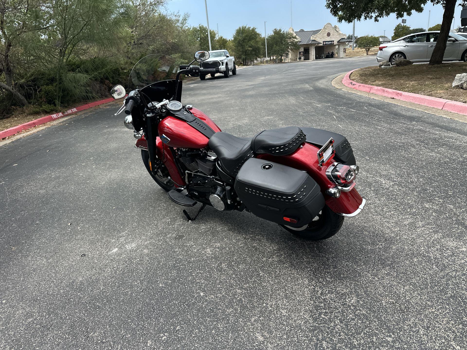 2026 Harley-Davidson® Heritage Classic® FLHC, photo 8