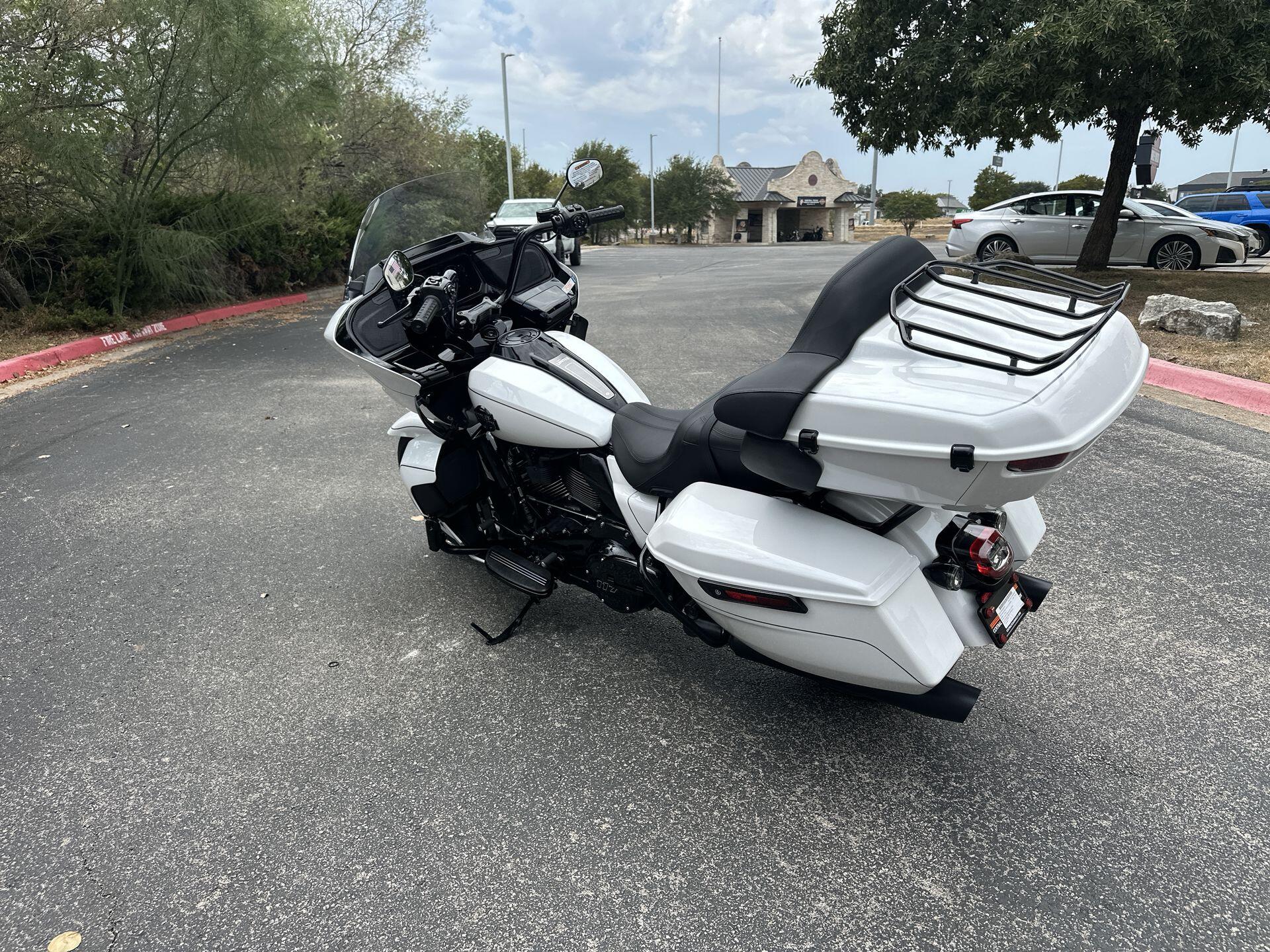 2026 Harley-Davidson® Road Glide Limited FLTRXL, photo 8