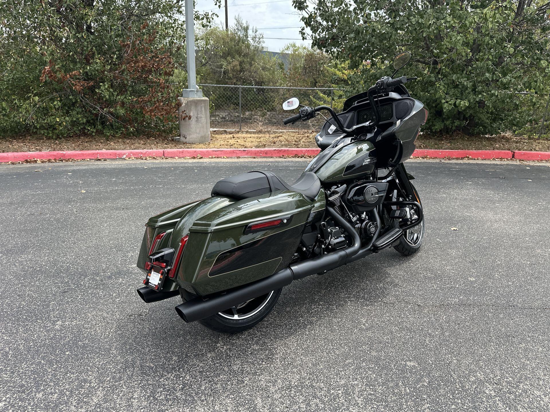 2026 Harley-Davidson® Road Glide® FLTRX, photo 10