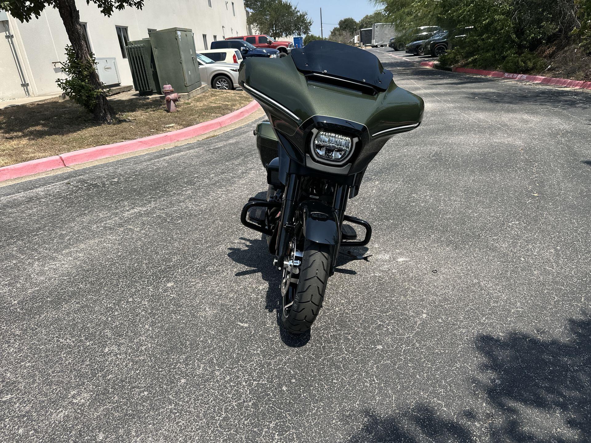 2026 Harley-Davidson® Street Glide® FLHX, photo 4