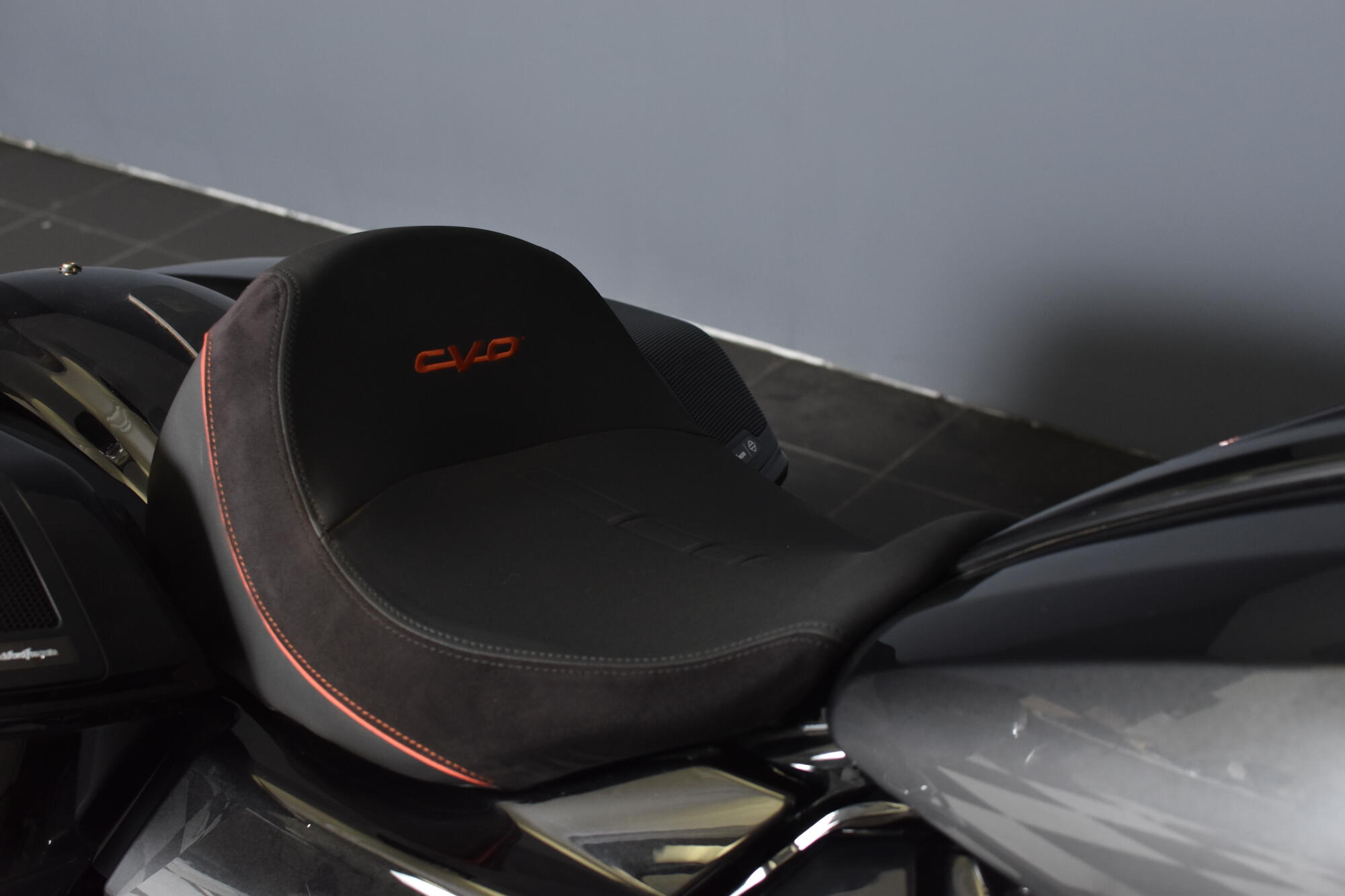 2025 Harley-Davidson® CVO™ Street Glide® FLHXSE, photo 13