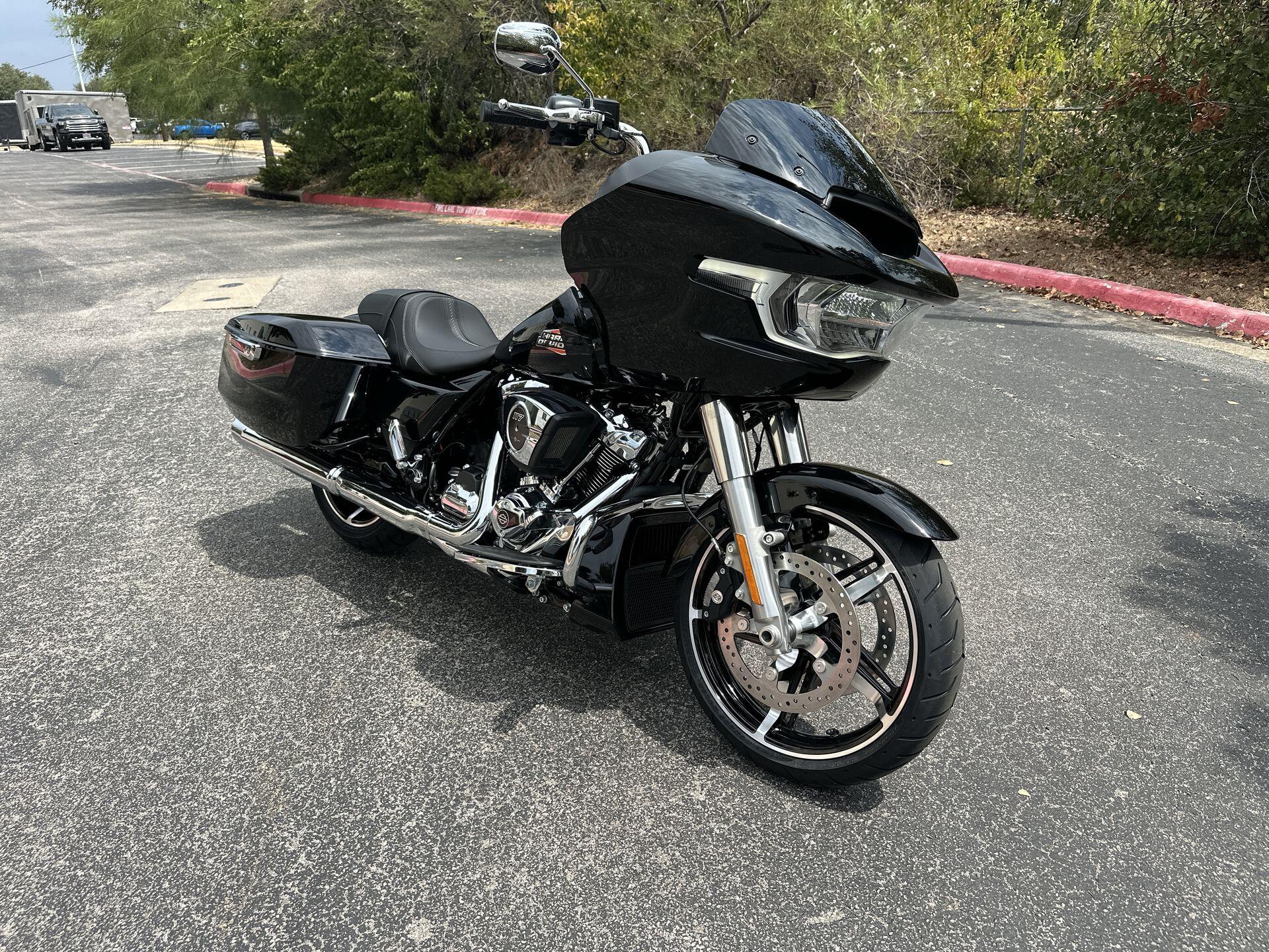 2026 Harley-Davidson® Road Glide® FLTRX, photo 4