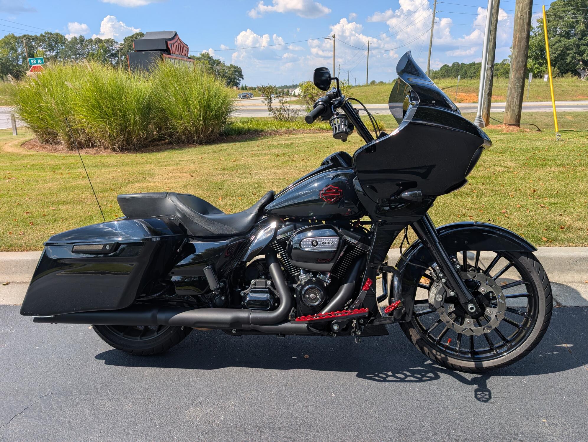2018 Harley-Davidson® Road Glide® Special Vivid Black