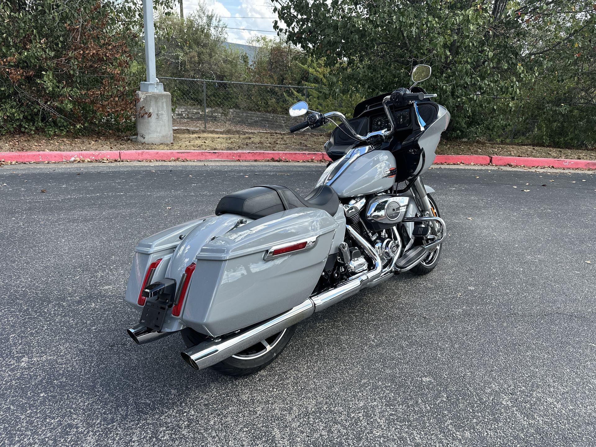 2025 Harley-Davidson® Road Glide™ FLTRX, photo 10