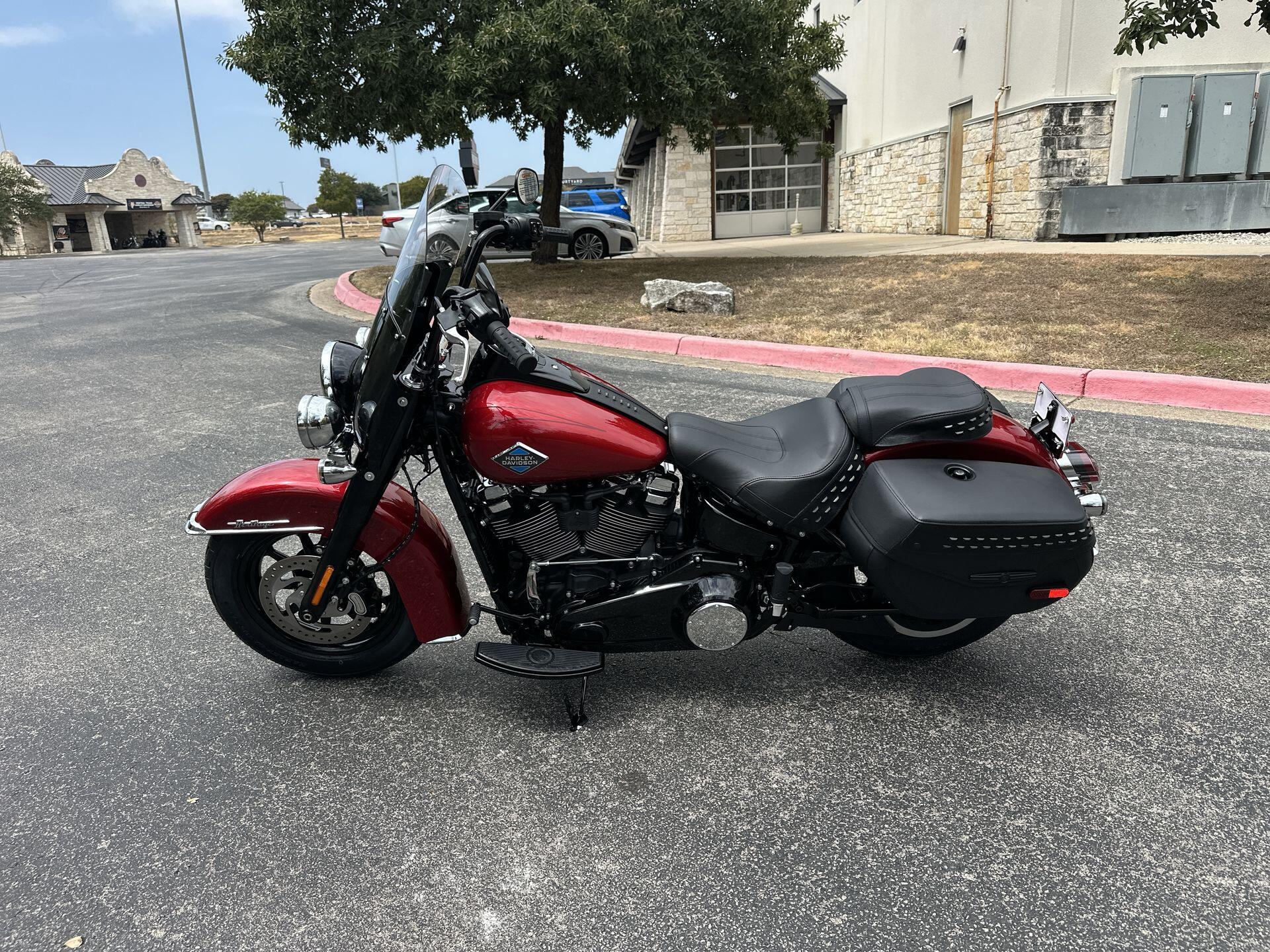 2026 Harley-Davidson® Heritage Classic® FLHC, photo 7