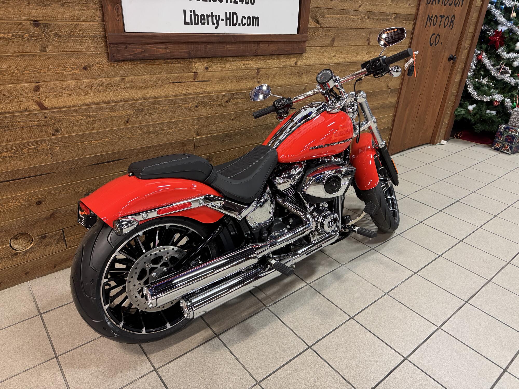 2026 Harley-Davidson® Breakout® Blood Orange Chrome Trim FXBR, photo 8