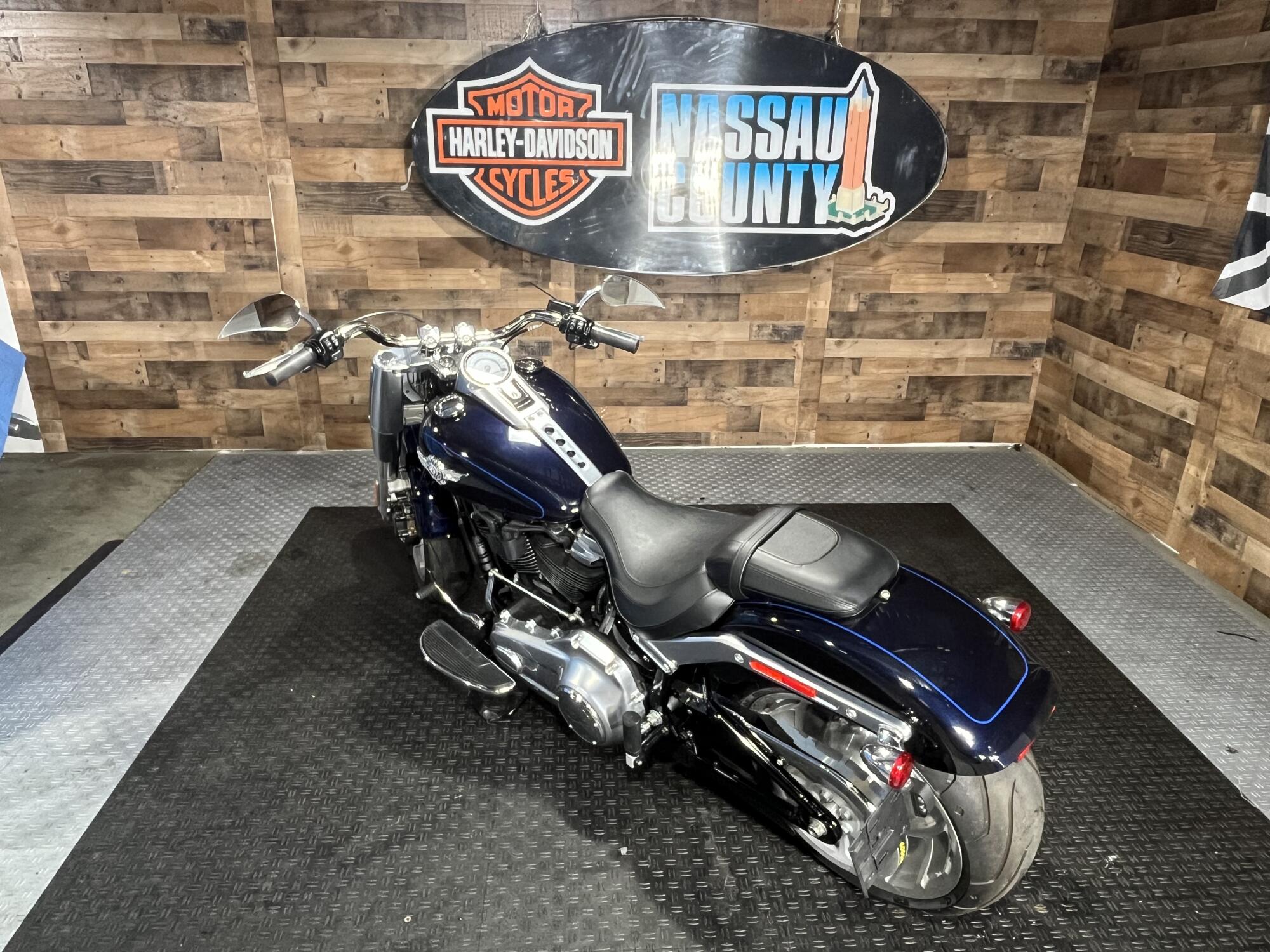 2020 Harley-Davidson® Fat Boy® 114 Midnight Blue, photo 6
