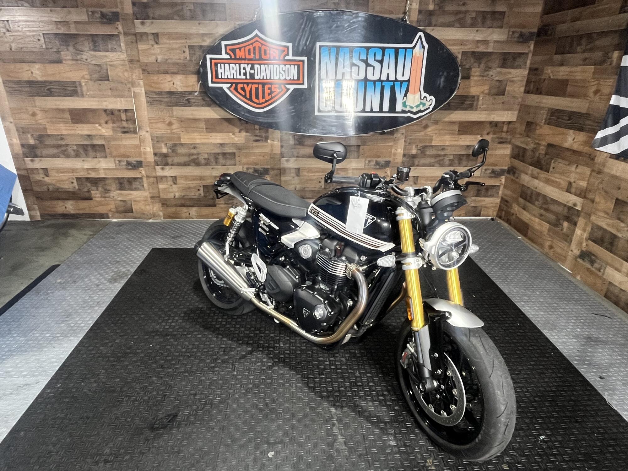 2025 Triumph Speed Twin 1200 RS Sapphire Black, photo 2
