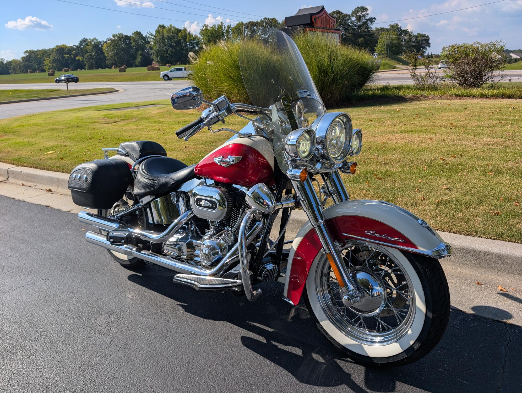 2013 Harley-Davidson® Softail® Deluxe Two-Tone Birch White/Ember Red Sunglo, photo 2