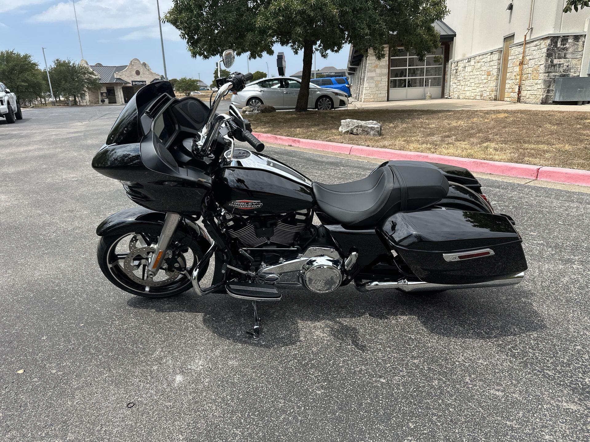 2026 Harley-Davidson® Road Glide® FLTRX, photo 7