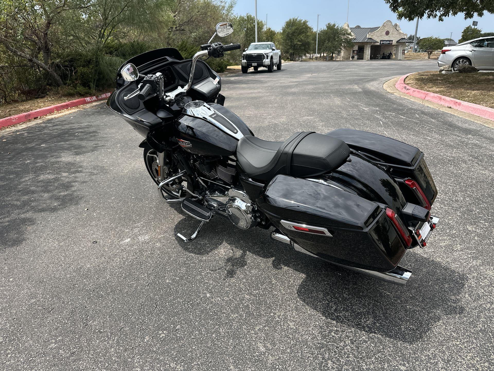2026 Harley-Davidson® Road Glide® FLTRX, photo 8