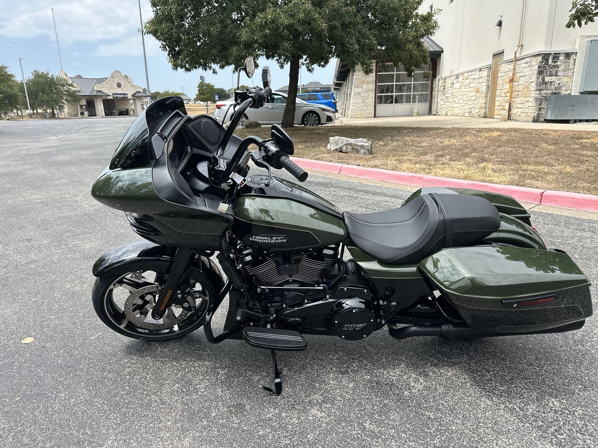 2026 Harley-Davidson® Road Glide® FLTRX, photo 7