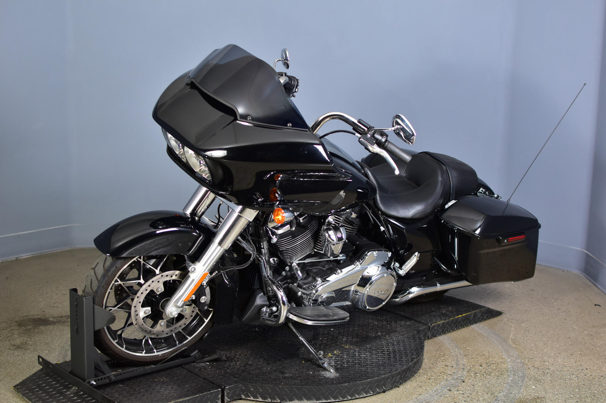 2021 Harley-Davidson® Road Glide® Special Vivid Black, photo 4