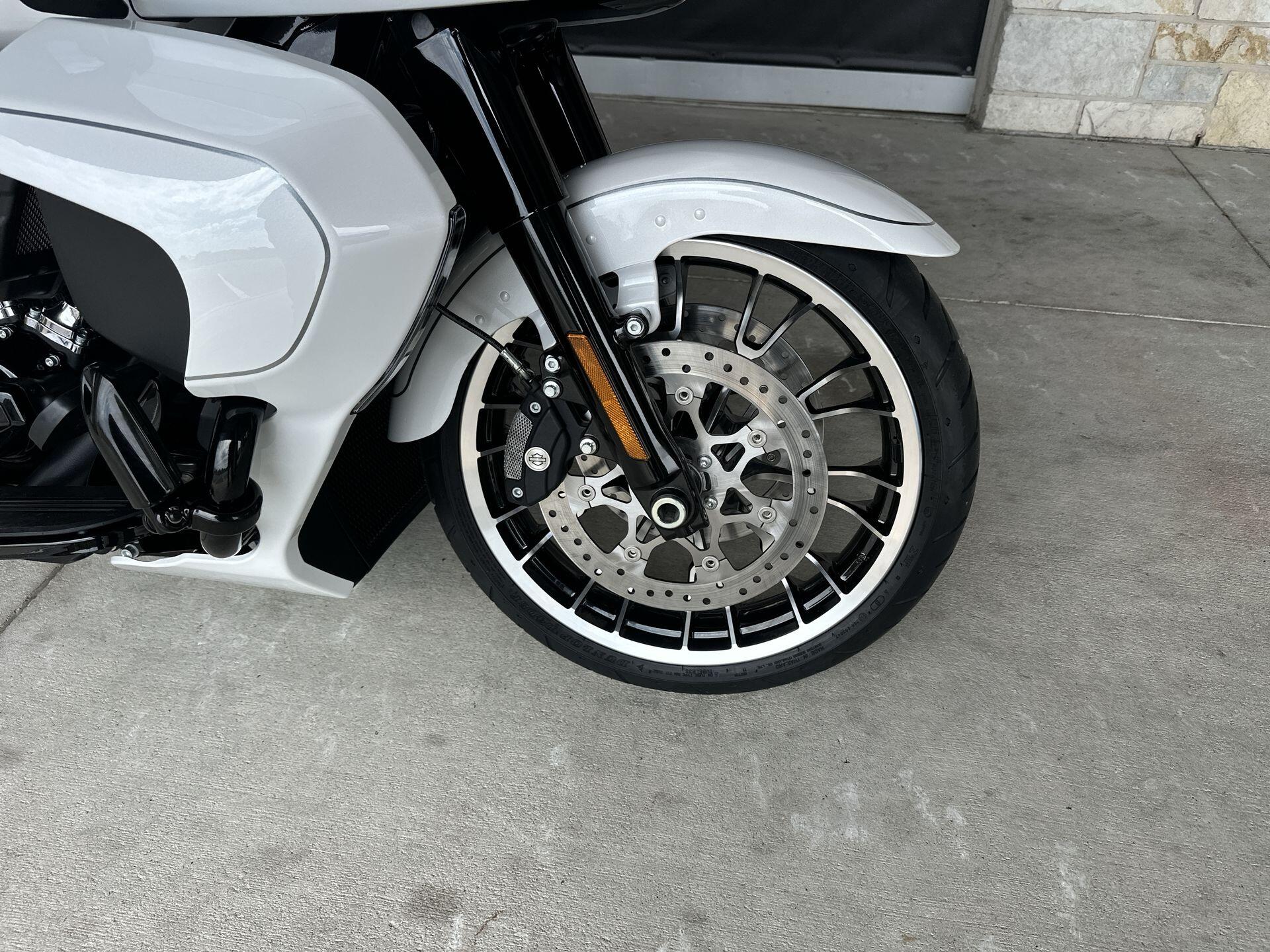 2026 Harley-Davidson® Road Glide Limited FLTRXL, photo 12