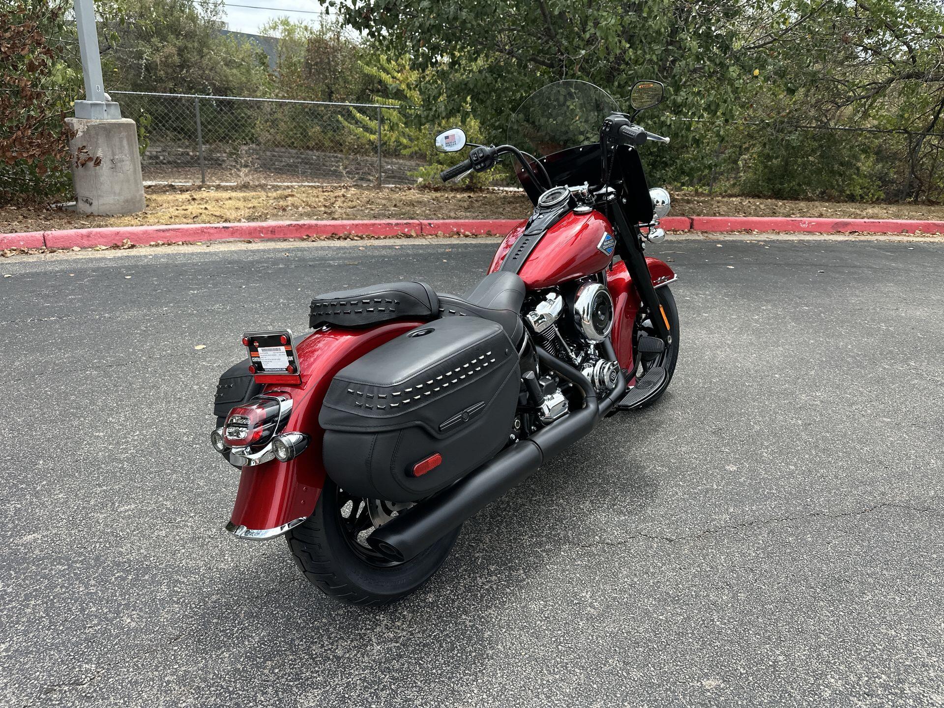 2026 Harley-Davidson® Heritage Classic® FLHC, photo 10