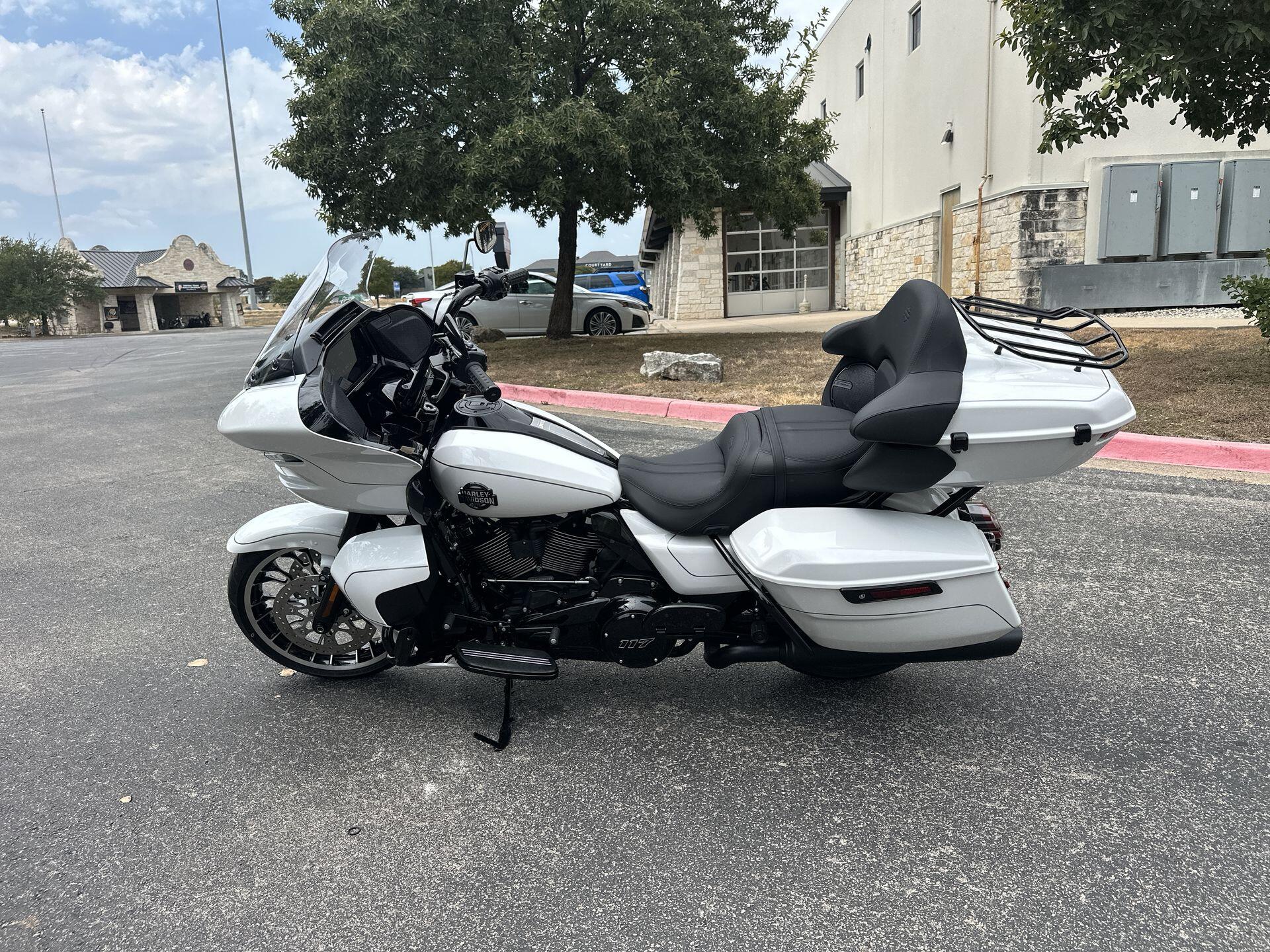 2026 Harley-Davidson® Road Glide Limited FLTRXL, photo 7