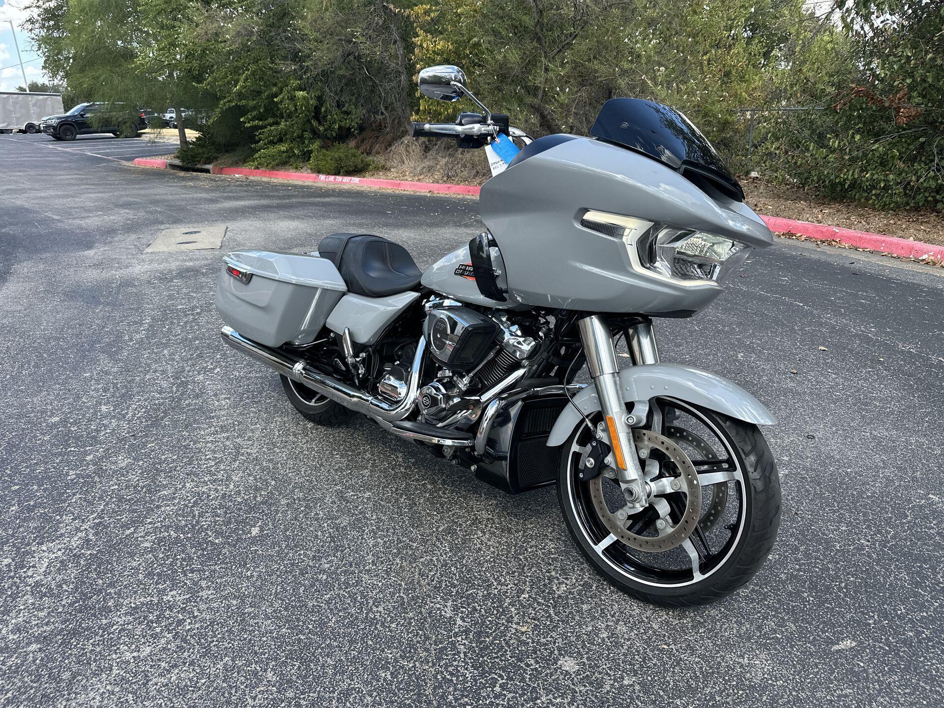 2025 Harley-Davidson® Road Glide™ FLTRX, photo 4