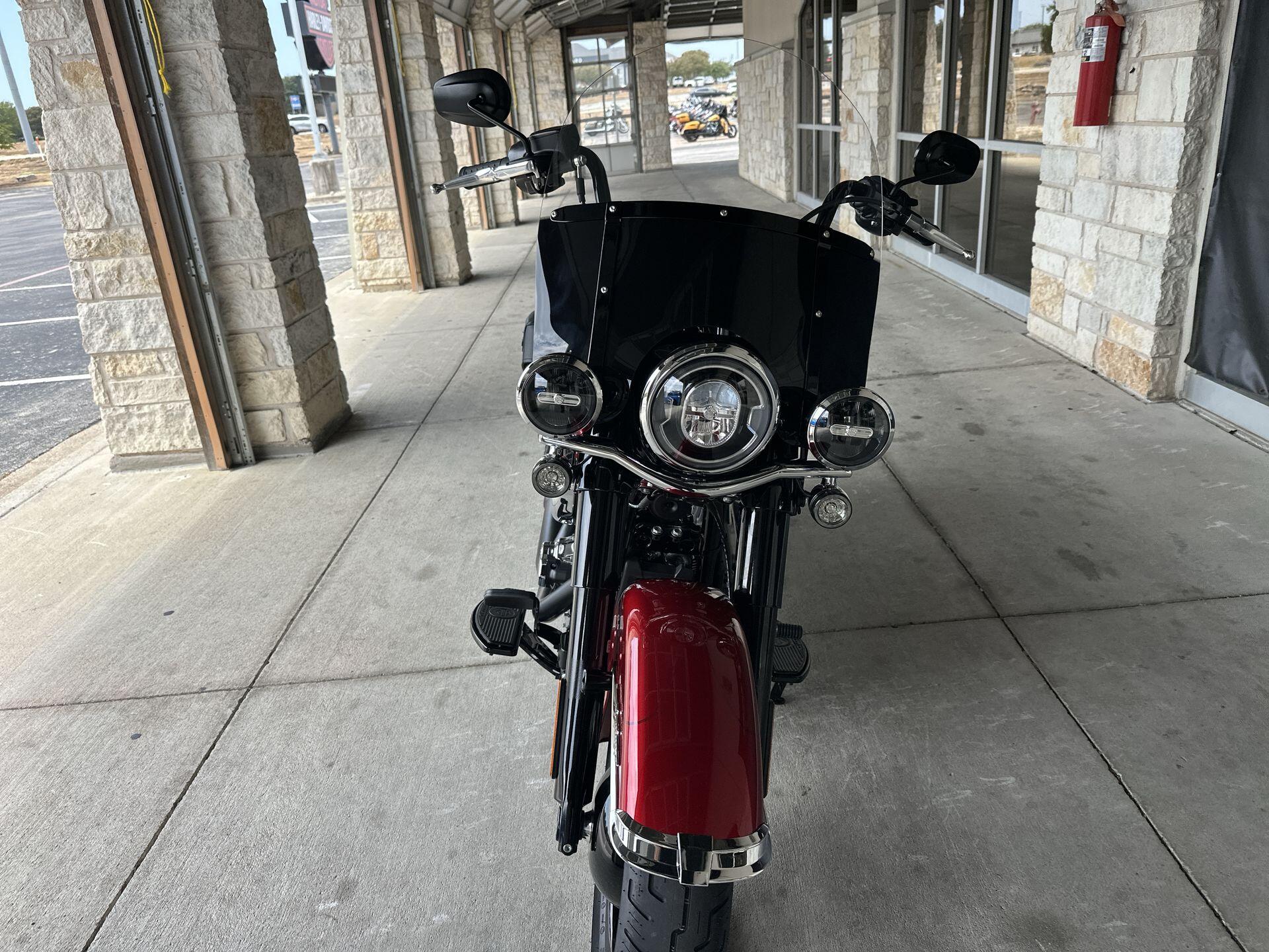 2026 Harley-Davidson® Heritage Classic® FLHC, photo 11