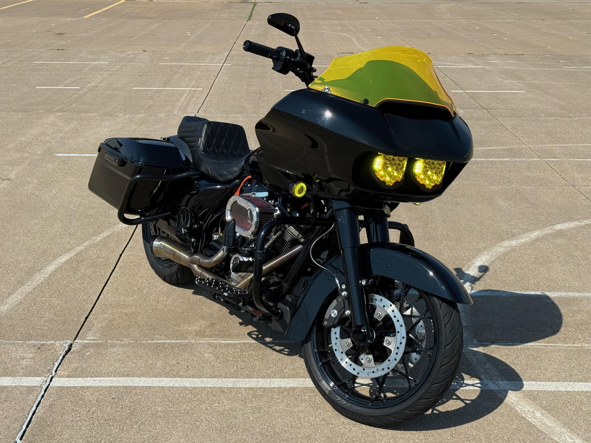 2020 Harley-Davidson® Road Glide® Special Vivid Black, photo 2