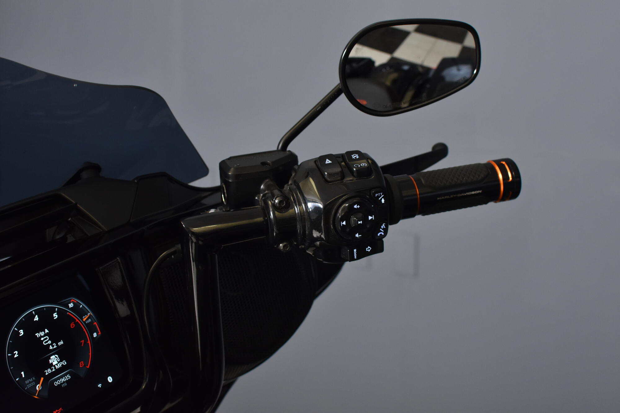 2025 Harley-Davidson® CVO™ Street Glide® FLHXSE, photo 18