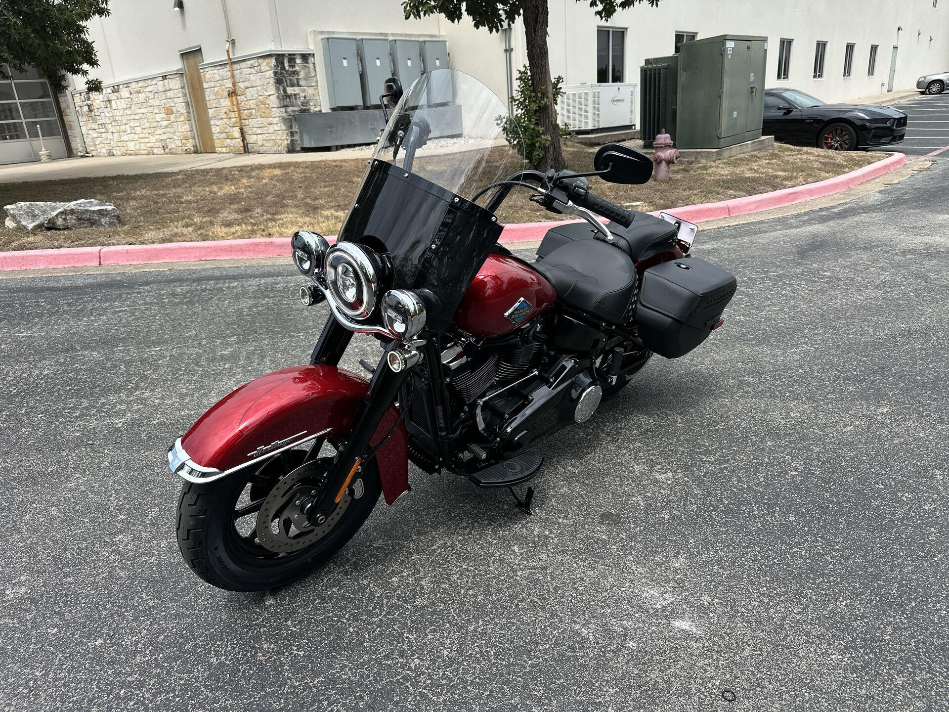 2026 Harley-Davidson® Heritage Classic® FLHC, photo 6