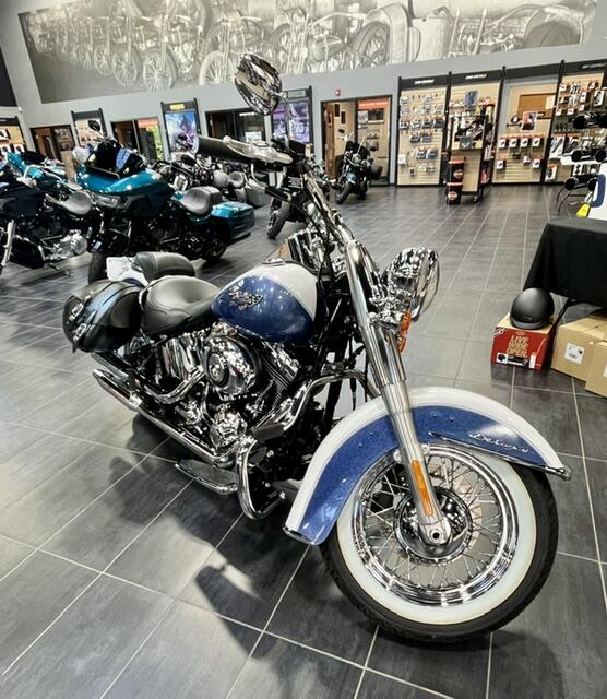 2015 Harley-Davidson® Softail® Deluxe, photo 3