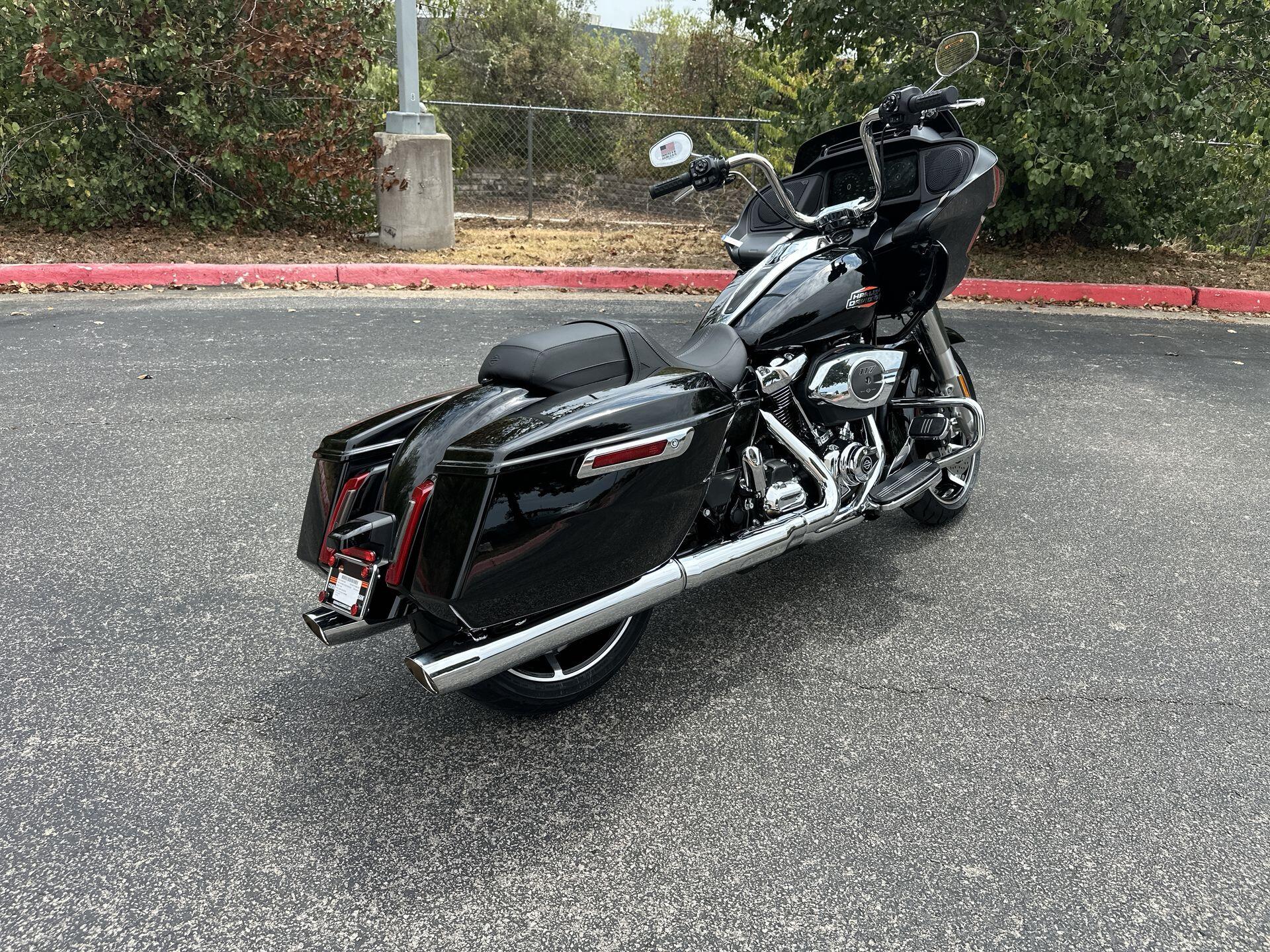 2026 Harley-Davidson® Road Glide® FLTRX, photo 10