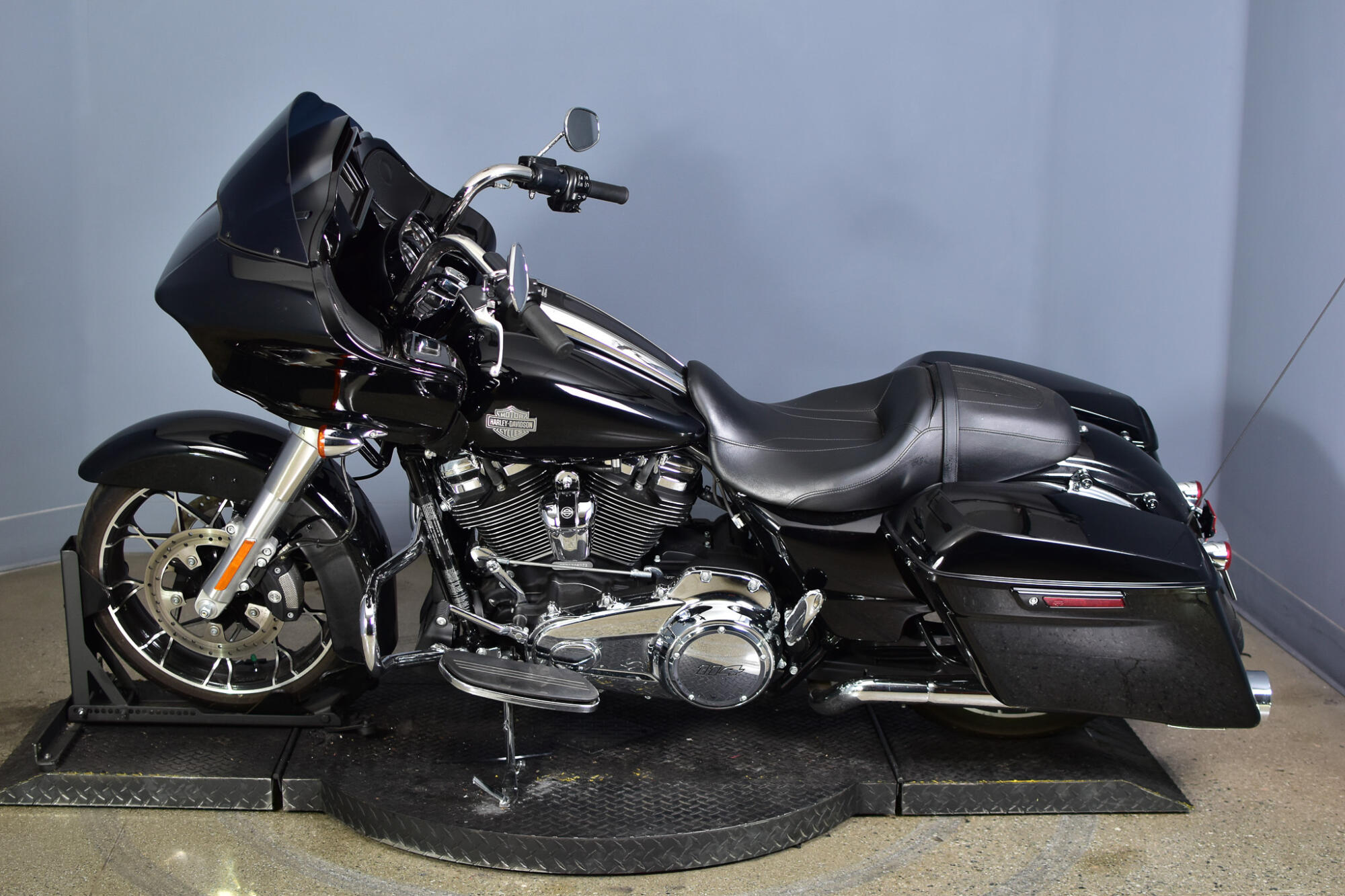 2021 Harley-Davidson® Road Glide® Special Vivid Black, photo 5
