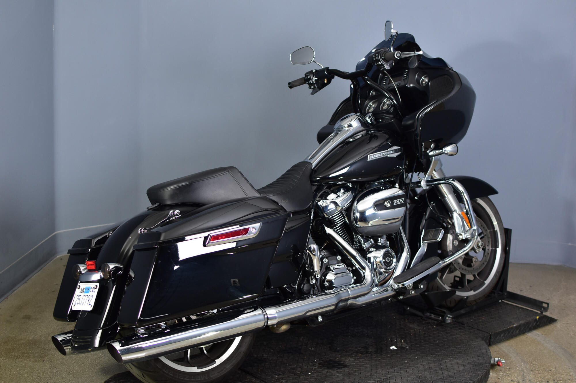 2021 Harley-Davidson® Road Glide® Vivid Black, photo 7