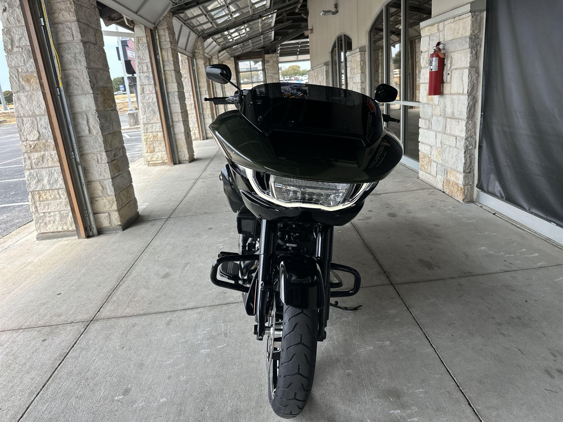 2026 Harley-Davidson® Road Glide® FLTRX, photo 11