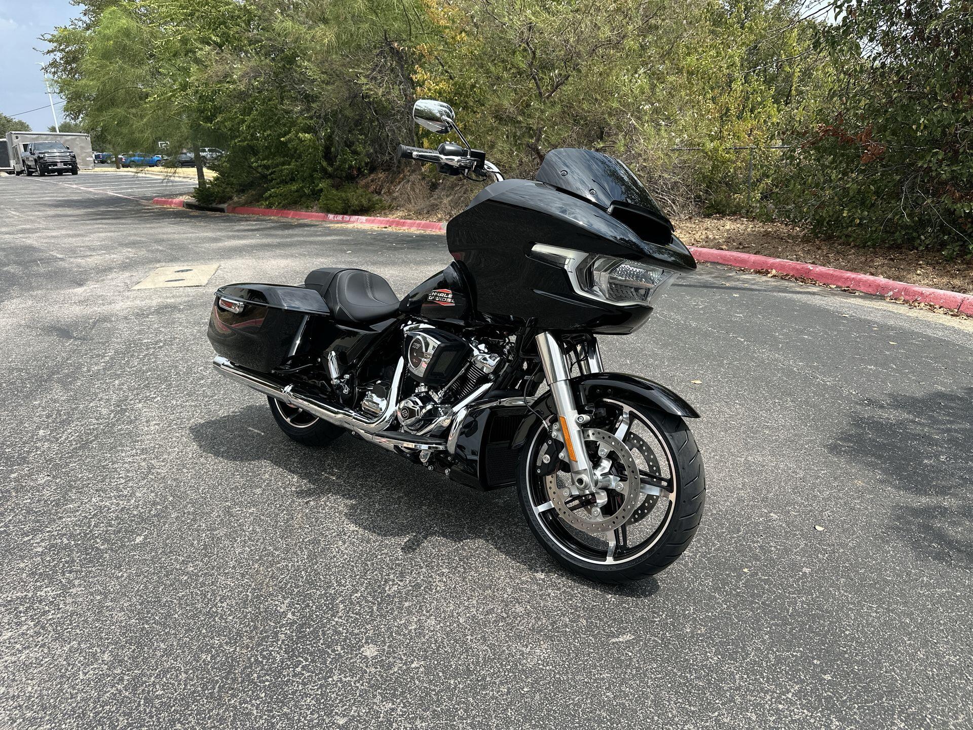 2026 Harley-Davidson® Road Glide® FLTRX, photo 4