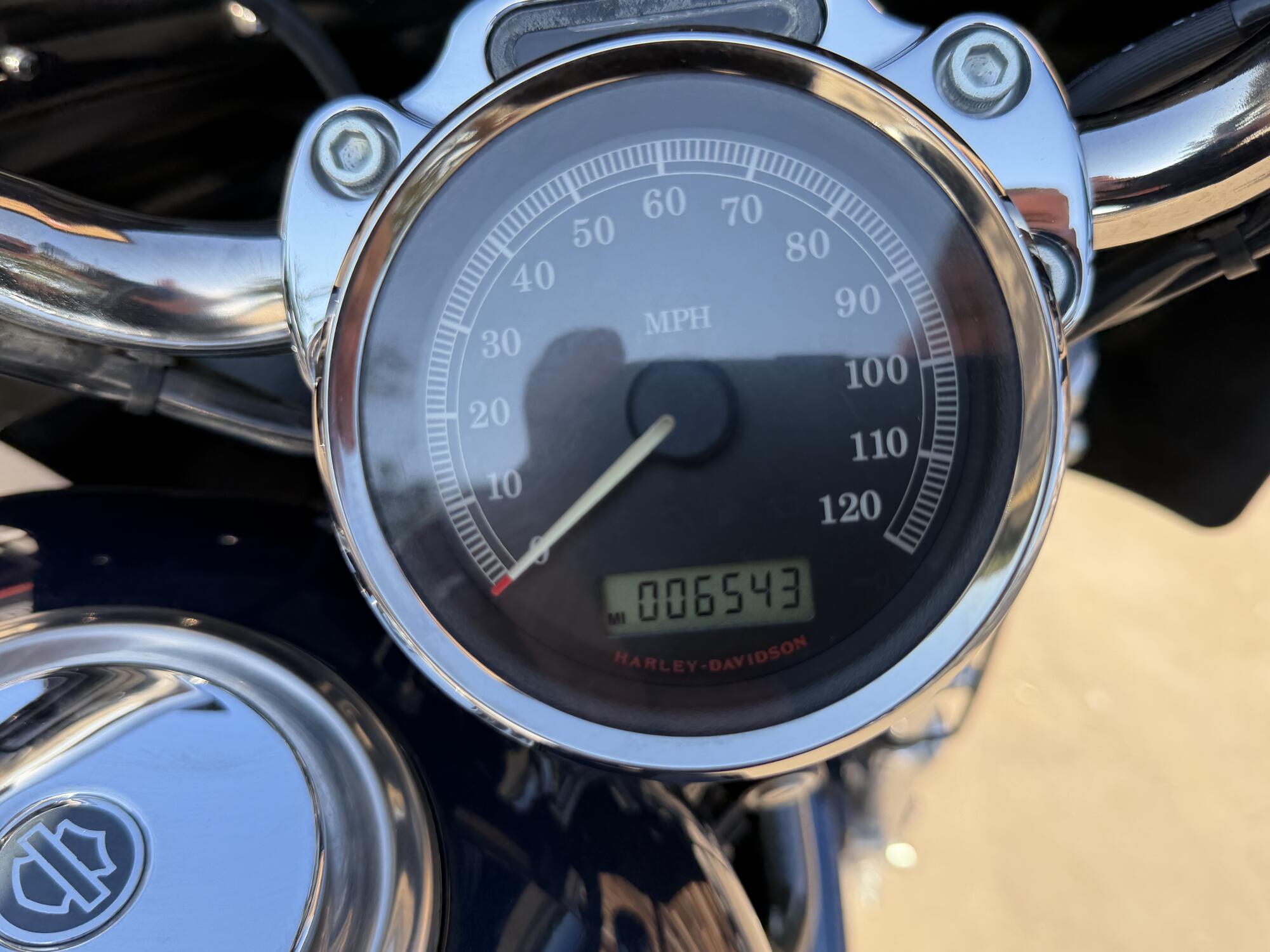 2009 Harley-Davidson® 1200 Custom Dark Blue Pearl, photo 10
