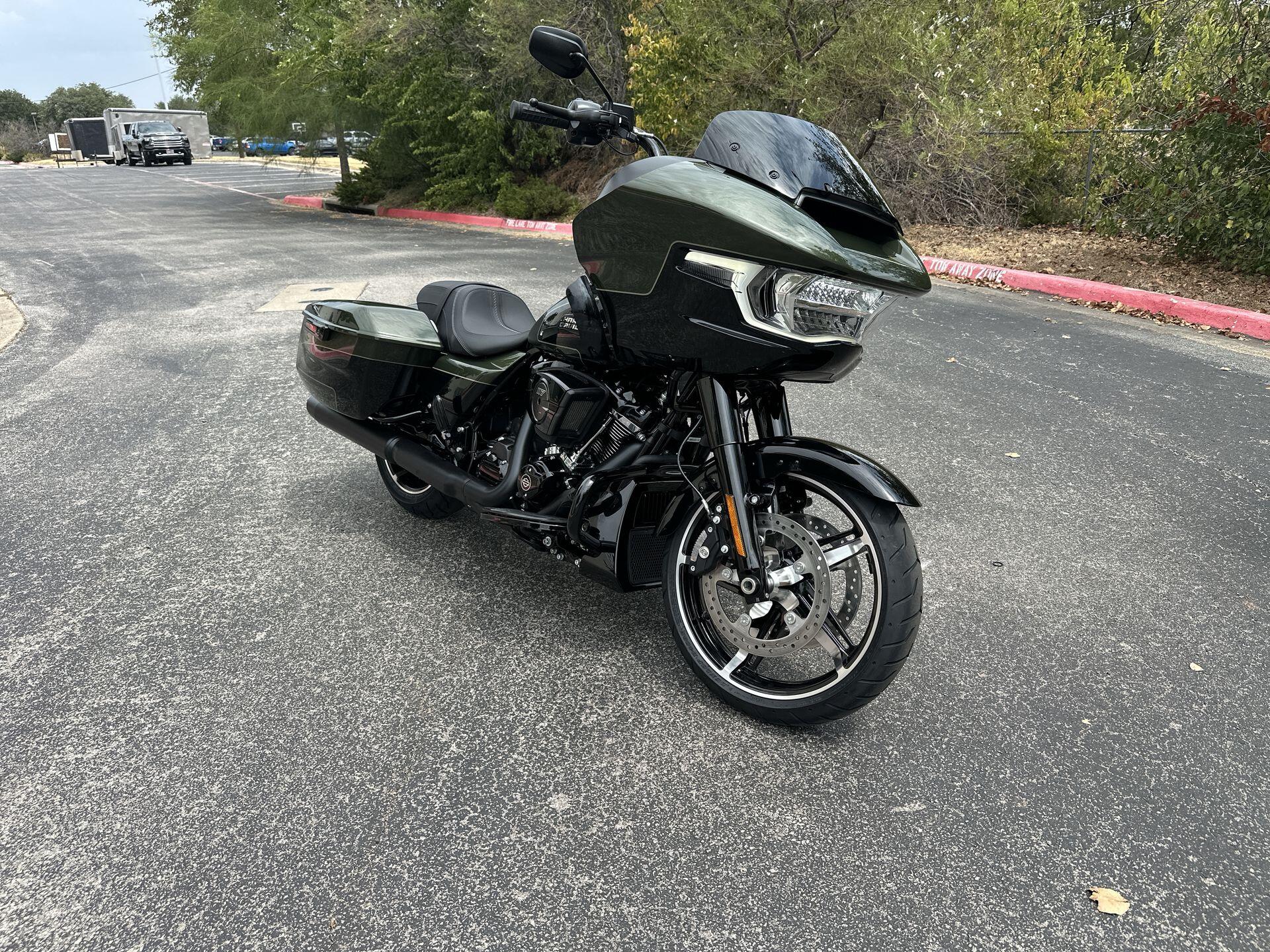 2026 Harley-Davidson® Road Glide® FLTRX, photo 4