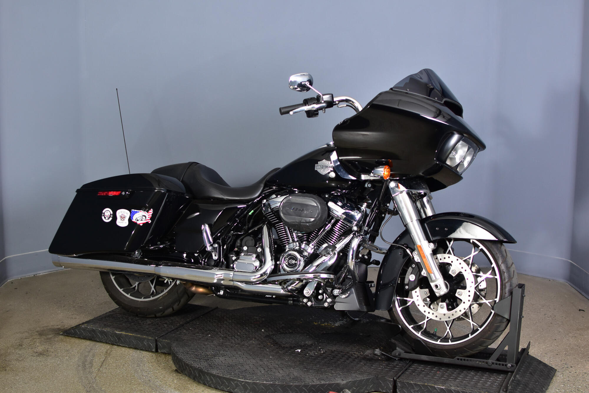 2021 Harley-Davidson® Road Glide® Special Vivid Black, photo 2