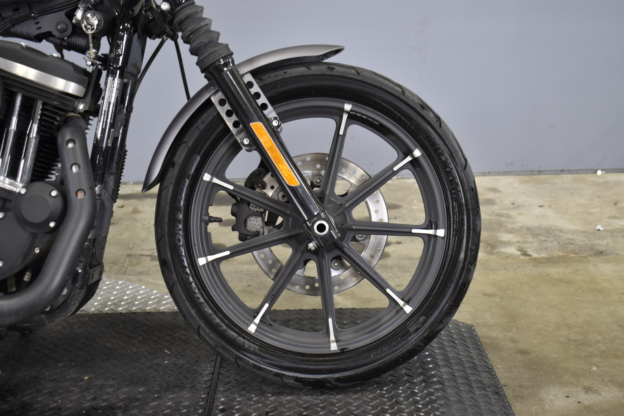 2016 Harley-Davidson® Iron 883™ Charcoal Denim, photo 12